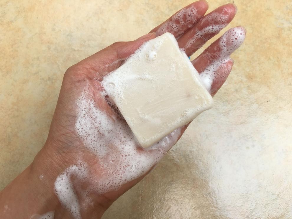 泰国金丝燕窝手工皂可以洗脸吗？